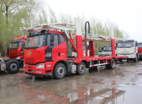 轎運(yùn)車(chē)