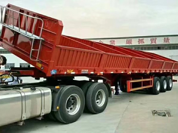 側(cè)翻自卸半掛車(chē)